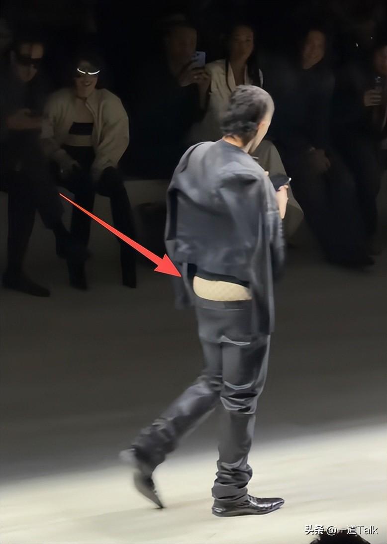 世界杯高清观看-这跟不穿有啥区别？内裤外露、开叉开到腰，有钱人的时尚真看不懂