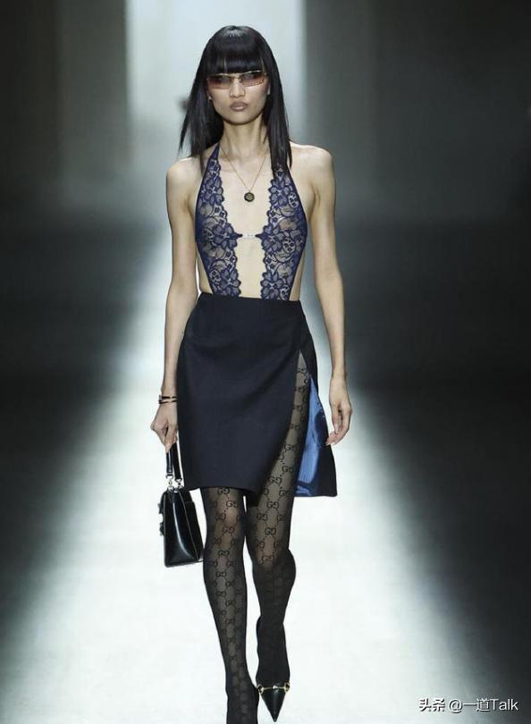 世界杯高清观看-这跟不穿有啥区别？内裤外露、开叉开到腰，有钱人的时尚真看不懂