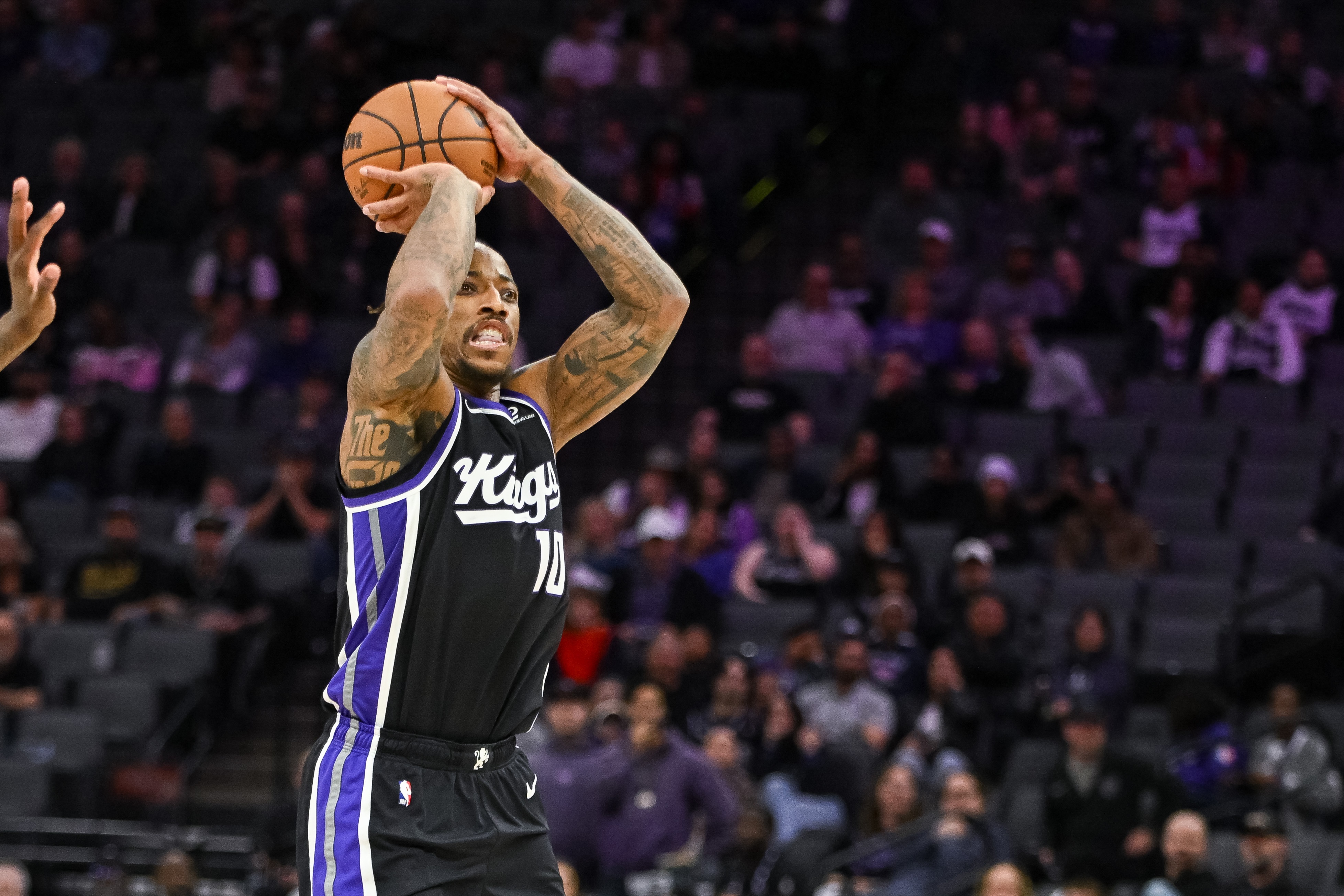 世界杯直播官网手机版-库里9000球里程碑仅第26！现役6人上榜 老詹独占鳌头冲16000大关