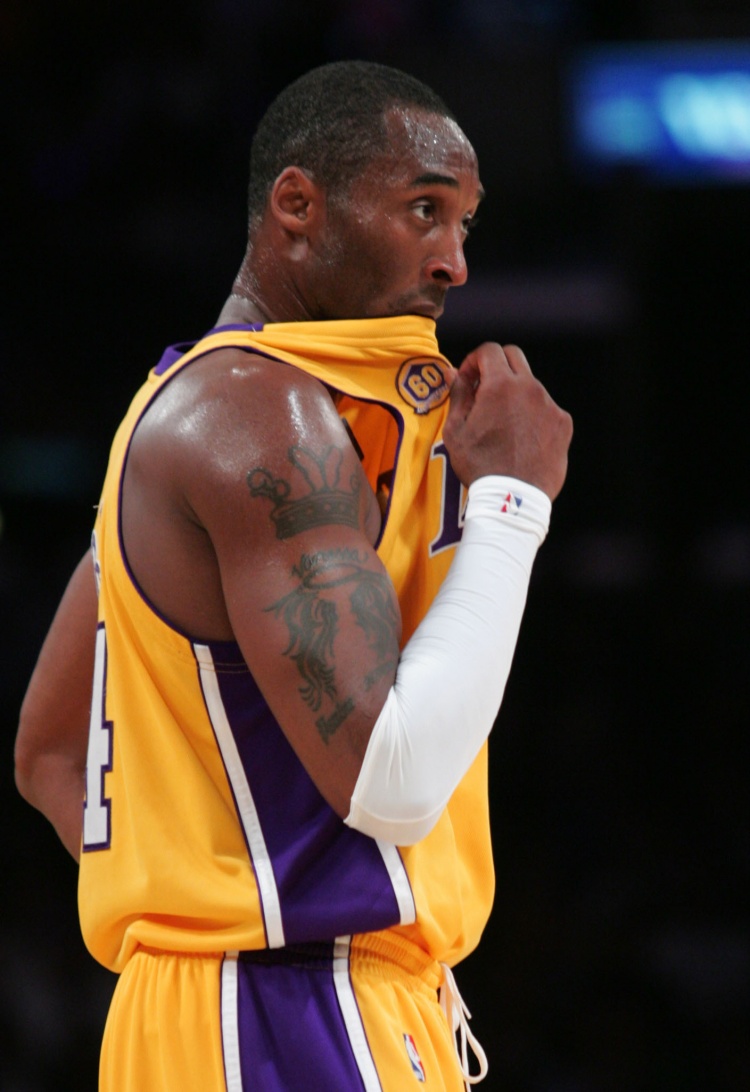 世界杯直播官网手机版-库里9000球里程碑仅第26！现役6人上榜 老詹独占鳌头冲16000大关